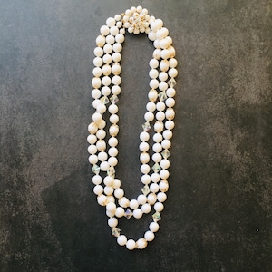 Collier de déclaration à 3 brins avec strass blancs et perles dorées Japon 10&quot;