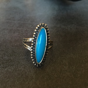Synthetic Oval Shaped Turquoise w Tribal Engraved Band .925 Sterling Silver Ring Size 7
