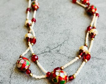 Collar largo de cuentas cloisonné con flores rojas de 20"