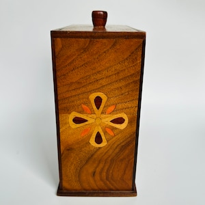 Caixa de cartão de receita de madeira vintage feita à mão com organizador de incrustação floral assinado 6,5"