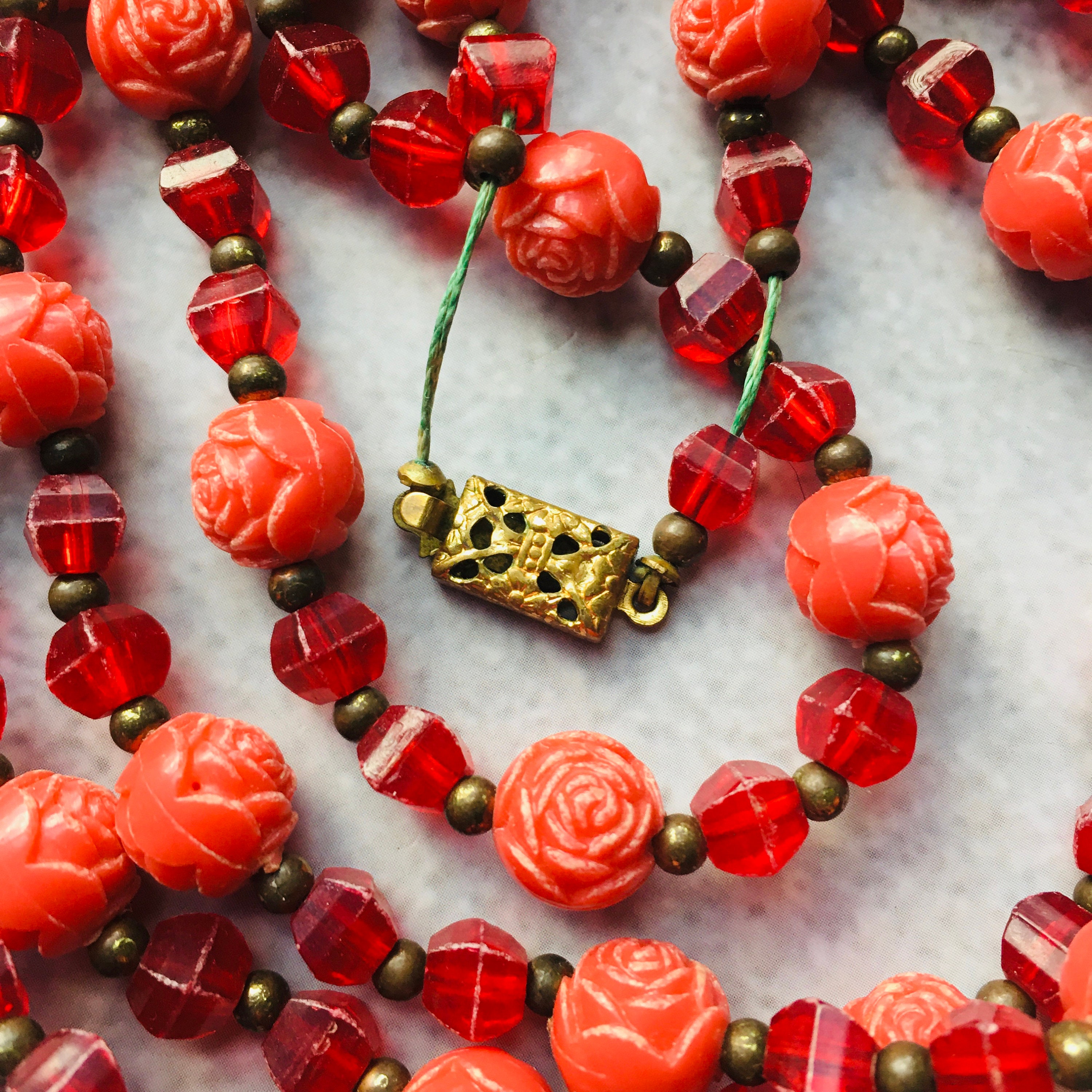 ヴィンテージ彫刻ルーサイトローズブローチとネックレスセット - Etsy 日本