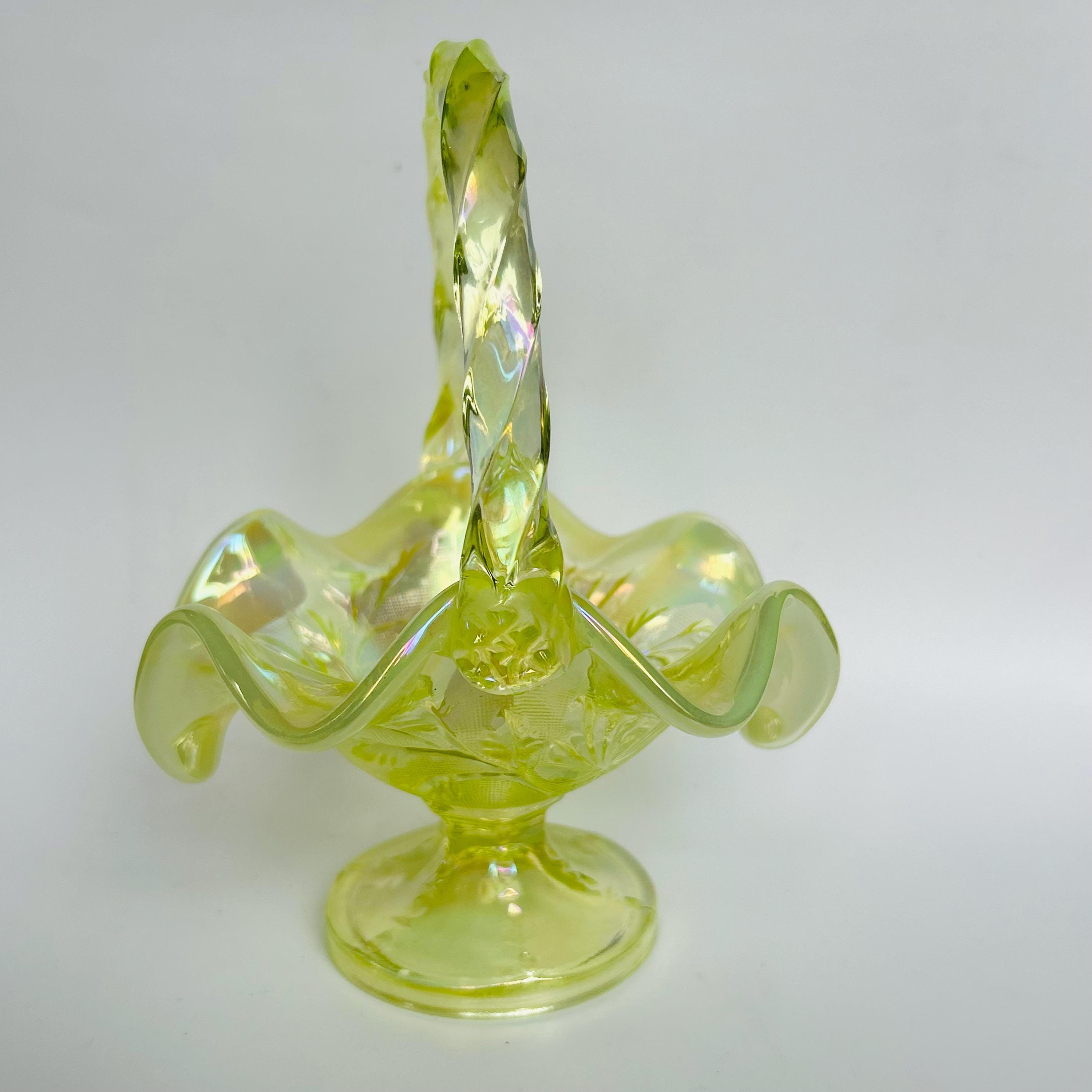 英国製ウランガラスのブライダル・バスケット 英国製ウランガラスの