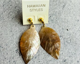 Hawaiianische Perlmutt geschnitzte Blatt baumeln durchbohrte Ohrringe