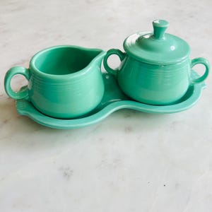 Fiestaware keramische turkoois roomkan- en suikerset met dienblad