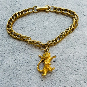 Kellogg&#39;s Tony the Tiger Cereal Gold Tone Charm Bracelet 7&quot;