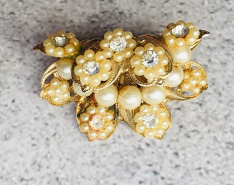 Faux Pearl Rhinestone Vintage Gold Tone Brooch Unmarked 1"