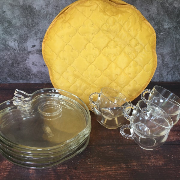 VINTAGE Lot of 6 Glass Apple Shaped Snack Plates with Matching Tea Cups + Yellow Retro Carrying Case with Zipper