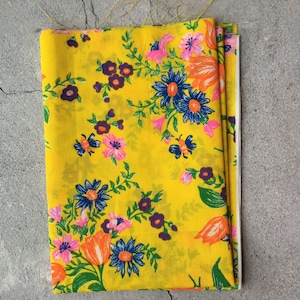 Tessuto vintage retrò luminoso floreale giallo 2 pannelli 26 &quot;x 18&quot; ciascuno