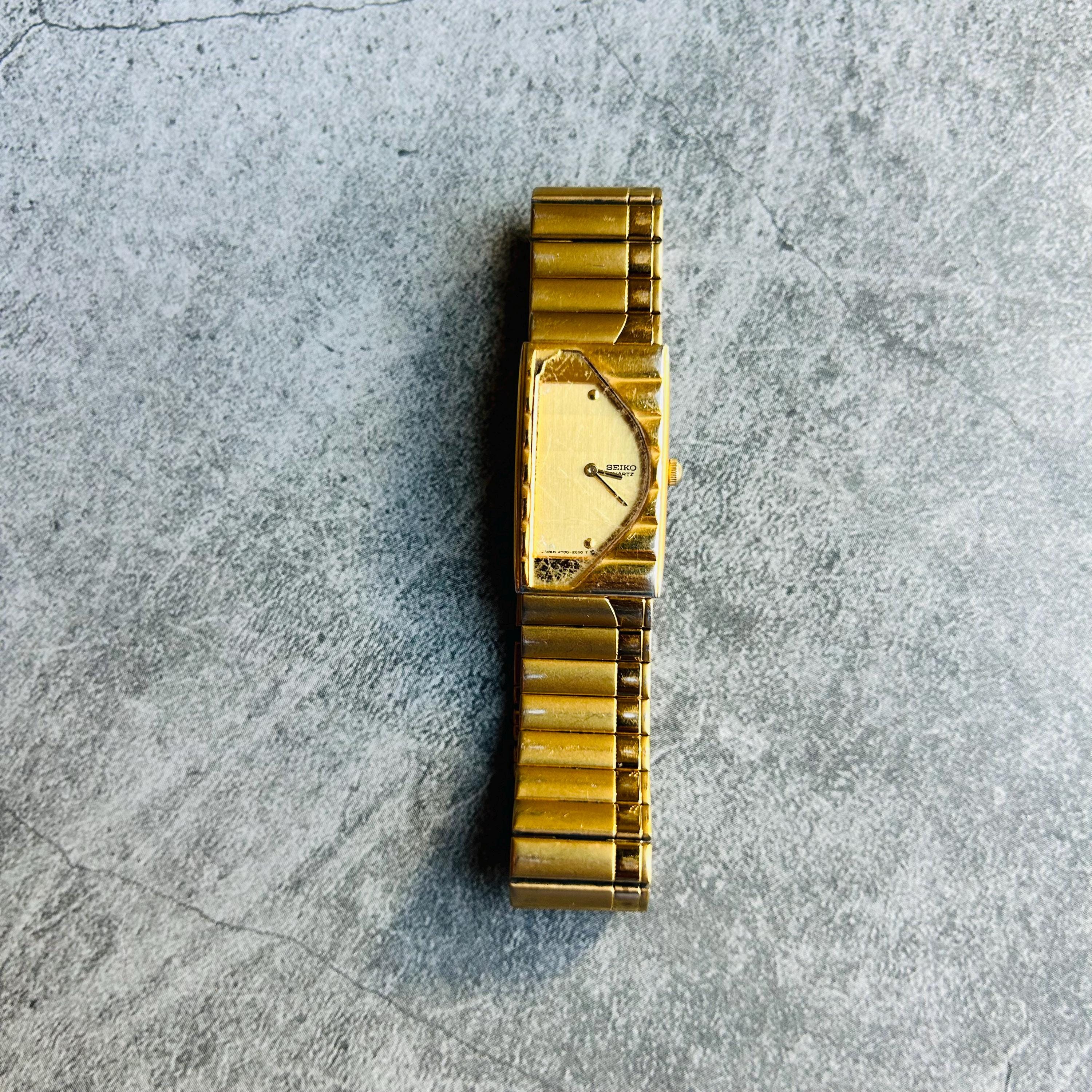 Seiko Quartz Half Moon Gold Tone Analog Womens Watch 2Y00  display picture 3