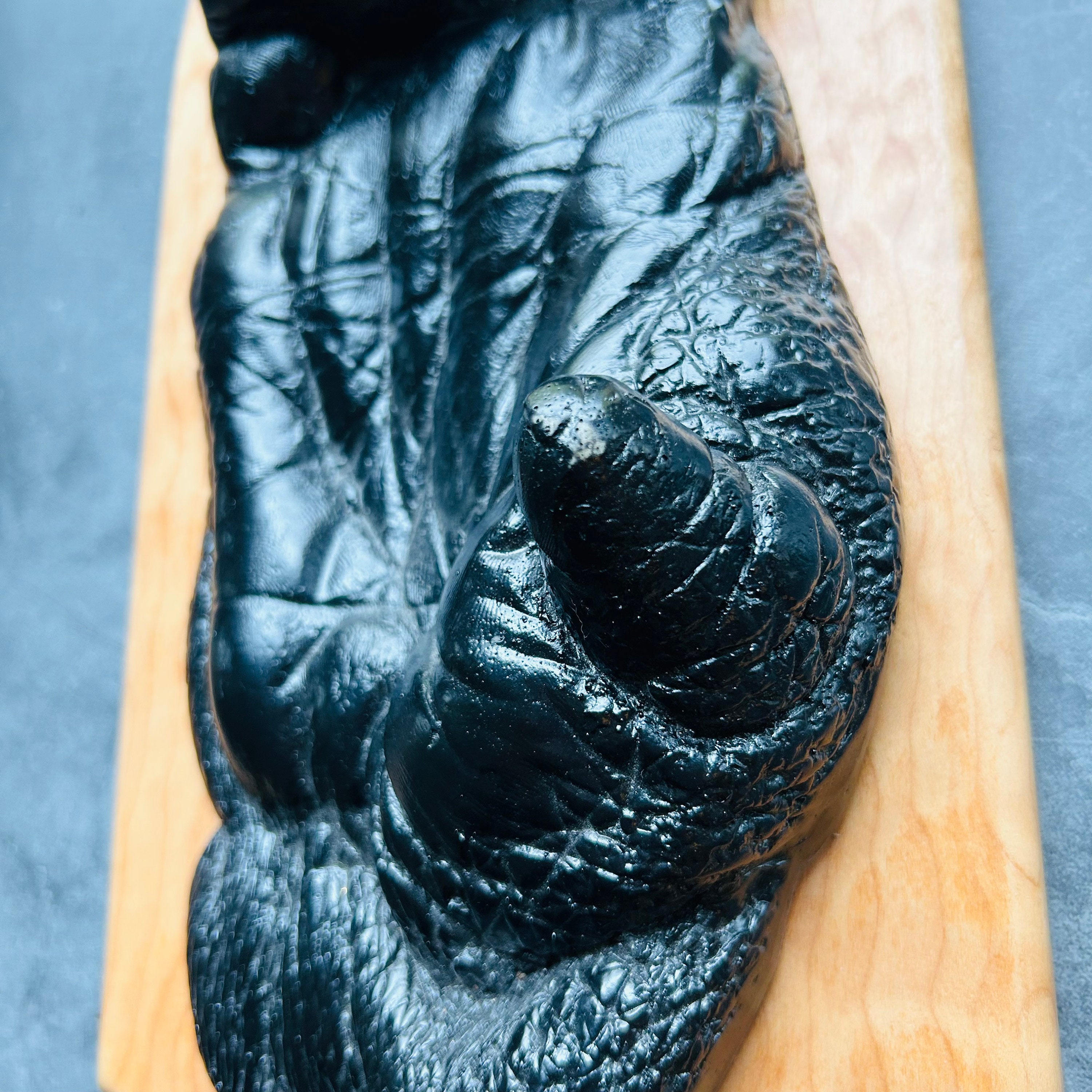 Gorilla King Kong Resin Ashtray – Unique Decorative Cigar & Weed Ashtray For Home