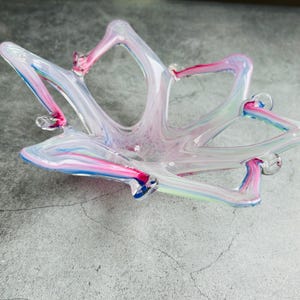Cuenco decorativo de flores con forma de estrella de vidrio artístico, color rosa pastel, azul y verde