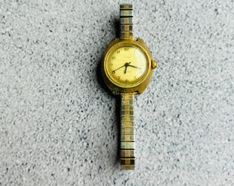 Working Vintage Q Timex Womens Watch Digital Gold Tone New  display picture 2