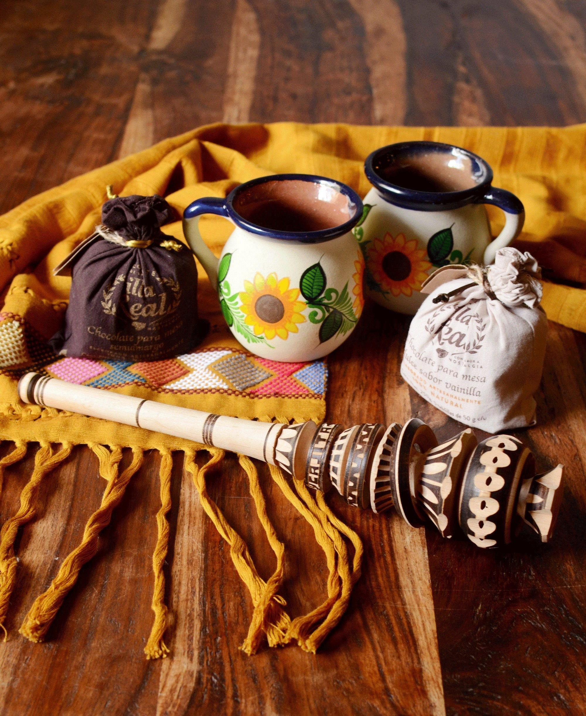 ManifatturaArtisticaLePorcellane 陶器トレイ Hand Carved Mexican Molinillo Wooden Hot Chocolate Whisk - Etsy Israel