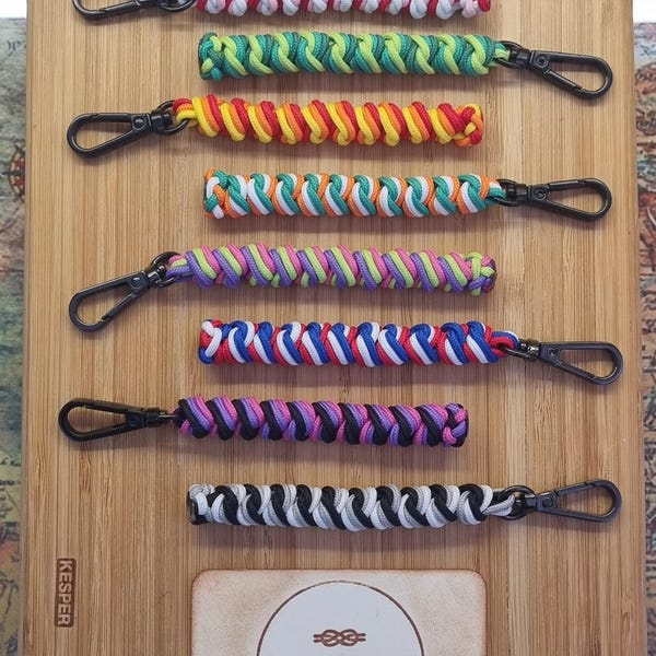 Simple Minimalist Tri-colour Snake Knot Paracord Keychain