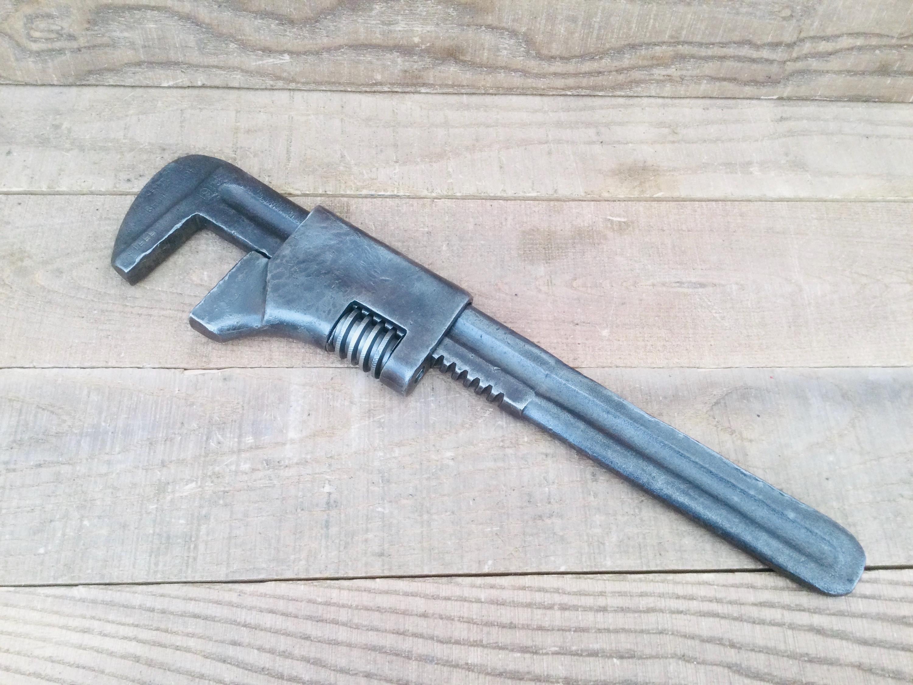 GEDORE RED Pipe Wrench 90?? US-Model 1-1/2 Inch 200mm - Forged Steel Stillson Type Wrench