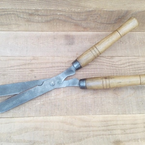 Vintage Gardeners Cast Steel Hedge Trimming Shears Made In England