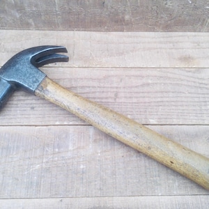 Vintage 24oz Carpentry Cast Steel Claw Hammer