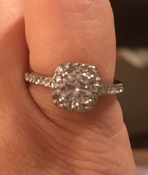 UK Woman Makes $800,000 On A $13 Ring - Diamond Rings