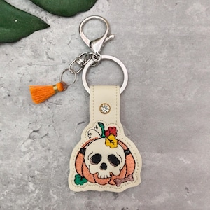 Halloween Kürbis ITH Stickdateien Snap Tab, Herbst Kürbis In The Hoop Stickdateien Schlüsselanhänger, Schädel ITH Key Fob Stickdatei
