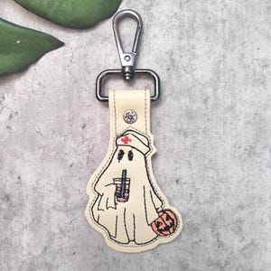 Nurse ITH Stickmuster, In The Hoop Stickdatei, Nurse ITH Snap Tab Stickmuster, Maschinenstickerei Schlüsselanhänger