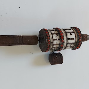 Tibetisches Nepal Gebetsmühlenrad