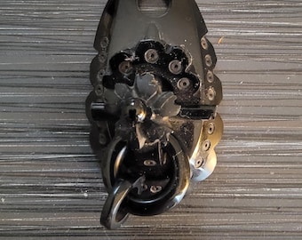 Lovely Victorian mourning pendent Whitby jet
