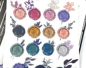 Pode incluir: Uma folha de autocolantes decorativos com vários desenhos de selos de cera em tons de roxo, rosa, dourado e azul. Alguns selos têm ilustrações botânicas e o texto "KILLERVIEWS". Existem também desenhos de selos postais.