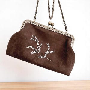 Pochette en daim personnalisée avec broderie fougères, sac à main cadre vintage personnalisé, cadeau fait main pour elle, sac de demoiselle d'honneur, pochette de soirée florale