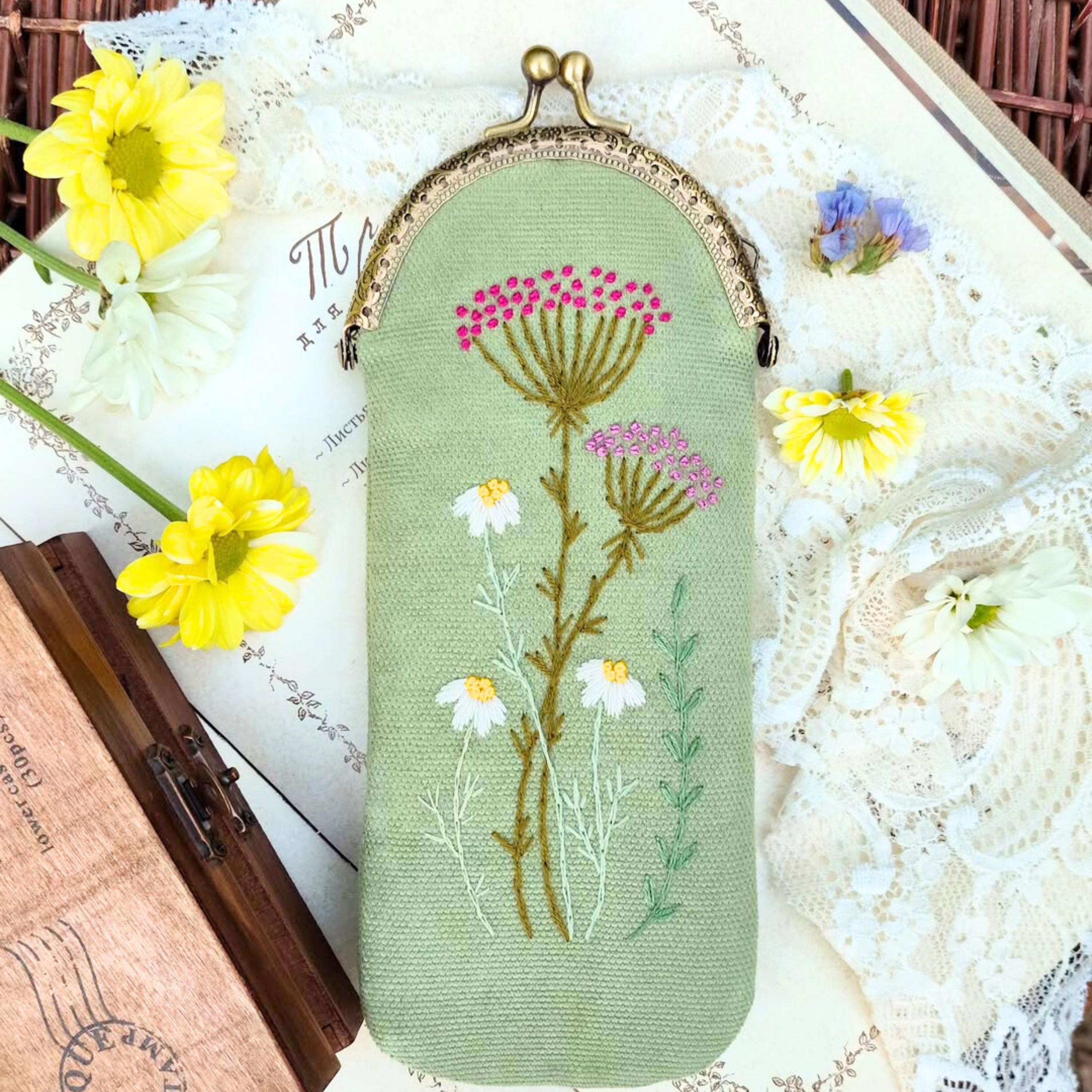 【ララ様オーダー専用ページ】リネン刺繍　エコバッグ　メガネケース ララ様オーダー専用ページリネン刺繍 【ゆくゆく様オーダー専用ページ