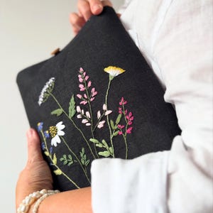 Floral Linen Kindle Cover – Handmade Kindle Case with Padding – Bookish Gift – Fits Kindle Paperwhite, Oasis, or E-Readers