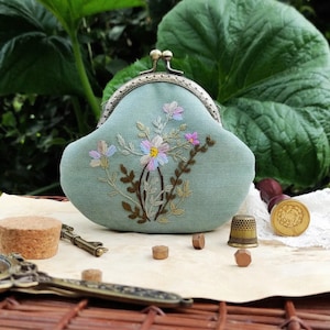 Personalized Embroidered Floral Coin Purse – Custom Name Wallet, Gift for Her, Handcrafted Vintage Style
