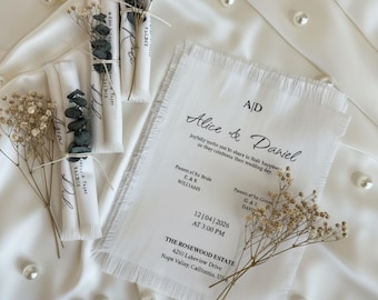 Invitaciones de boda de tela: detalles florales secos y cordel rústico
