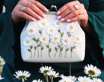 Daisy Flower Embroidered Purse | Handmade Linen Clutch Bag | Rustic Floral Kiss Lock Purse | Unique Bridesmaid Gift | Vintage Embroidery Bag