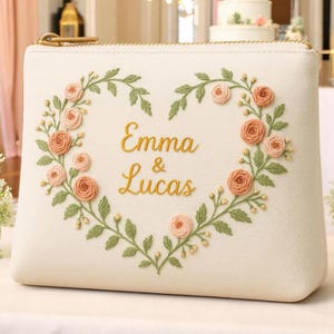 Pochette coeur rose brodée à la main romantique - Trousse de maquillage personnalisée - Cadeau prénom personnalisé pour elle - Souvenir de mariage ou d'anniversaire