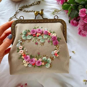 Personalisierte Hand bestickte Blume Beutel, Rose Leinen Geldbörse, handgemachte Make-up Tasche, Brautjungfer Geschenk, Leinen Geldbörse, gesticktes Foto Geldbörse