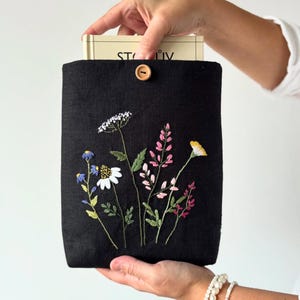 Hand-Embroidered Kindle Sleeve – Floral Padded E-Reader Case – Gift for Book Lovers – Kindle Paperwhite or Oasis Cover
