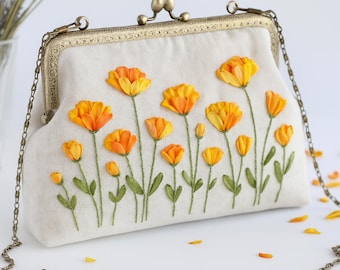 Handgeborduurde clutch California Poppy Flower – vintage stijl avondtasje met bloemen – linnen handtas met ketting – cadeau voor haar