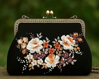 Zwarte geborduurde clutch met rozen – handgemaakte linnen tas met kettingriem – vintage bruiloftaccessoire of cadeau voor vrouwen