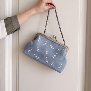 Bolsa con bordado floral hecha a mano, cartera de lino con rosas personalizada, neceser, regalo para dama de honor