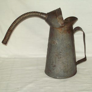 Vintage Service / Gas Station Half Gallon 451 Metal Oil Can with Flexible Pour Spout