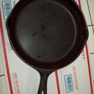 Vintage Wagner Ware No. 8 Cast Iron 10&quot; Skillet ~ Double Pour Top ~ Made In USA