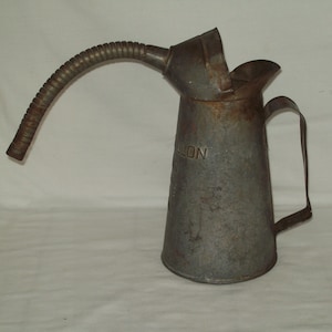 Vintage Service / Gas Station Half Gallon 451 Metal Oil Can with Flexible Pour Spout