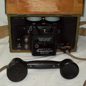 Early 1940&#39;s Northern Electric ~ Type F MK1 ~ WWII Military Field Telephone ~ Displays Well !