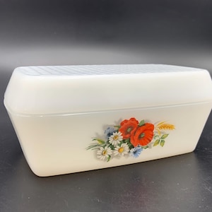 Vintage Arcopal-boterschaal: Frans opaalglas, veldbloemenboeket