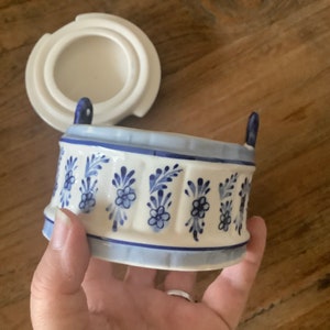 Beautiful vintage round blue delfts glazed ceramic barrel butter dish with lid decorated with a hand painted blue dutch scene image 6