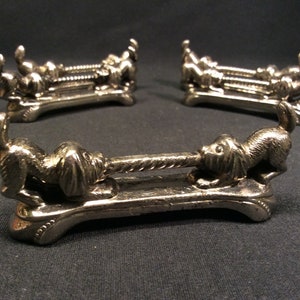 Zestaw 5 zabytkowych, posrebrzanych podpórek pod noże dla psów