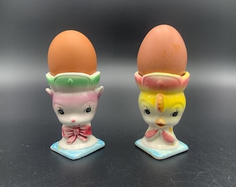 1950年代のエッグカップ。鶏をモチーフにした陶器製。手描き、日本製