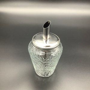 Een vintage suikerpot/strooier en rodage- of creamerdispenser, ontwerp van Corn Drost, Rhenen Holland