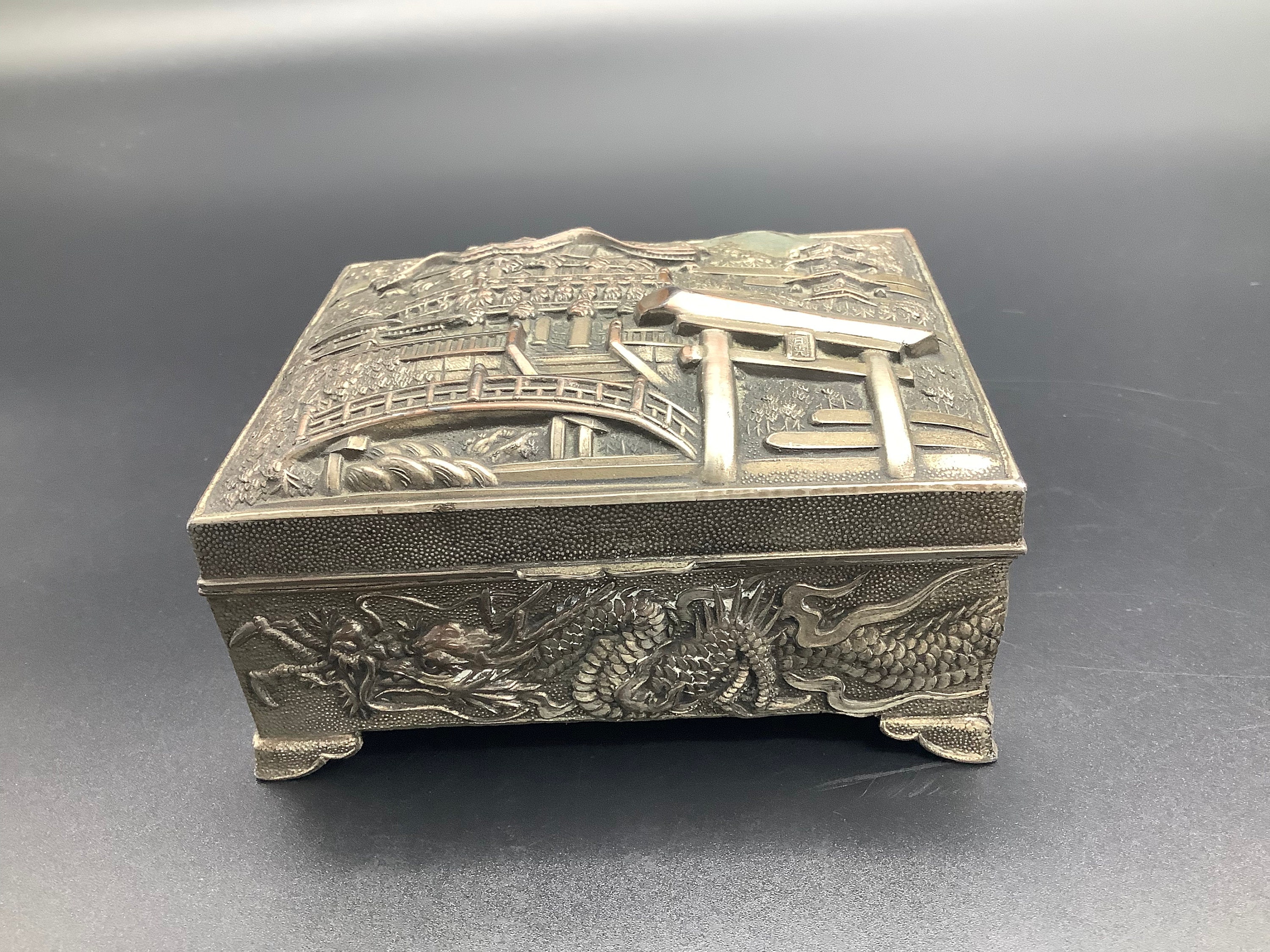 1930年代 銀製 インク壺 ドラゴン彫刻付き