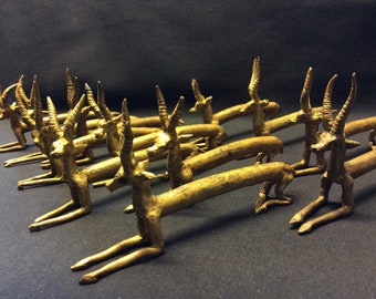 vintage set van 12 Afrikaanse bronzen messenleggers geïnspireerd op gazellen, antilopen, gemaakt met verloren was methode, handgemaakt